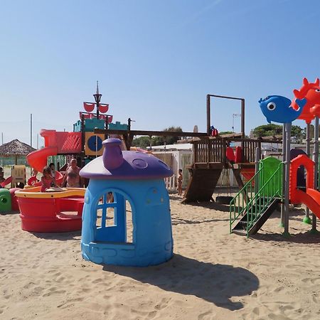 Hotel Commodore Червия Екстериор снимка