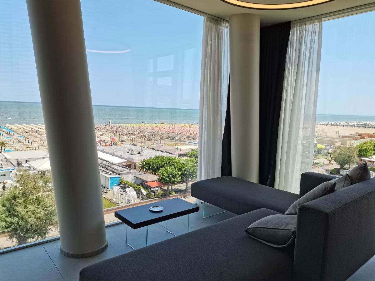 Hotel Commodore Червия Екстериор снимка