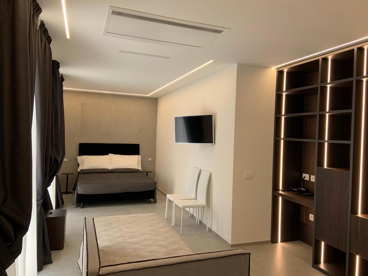 Hotel Commodore Червия Екстериор снимка