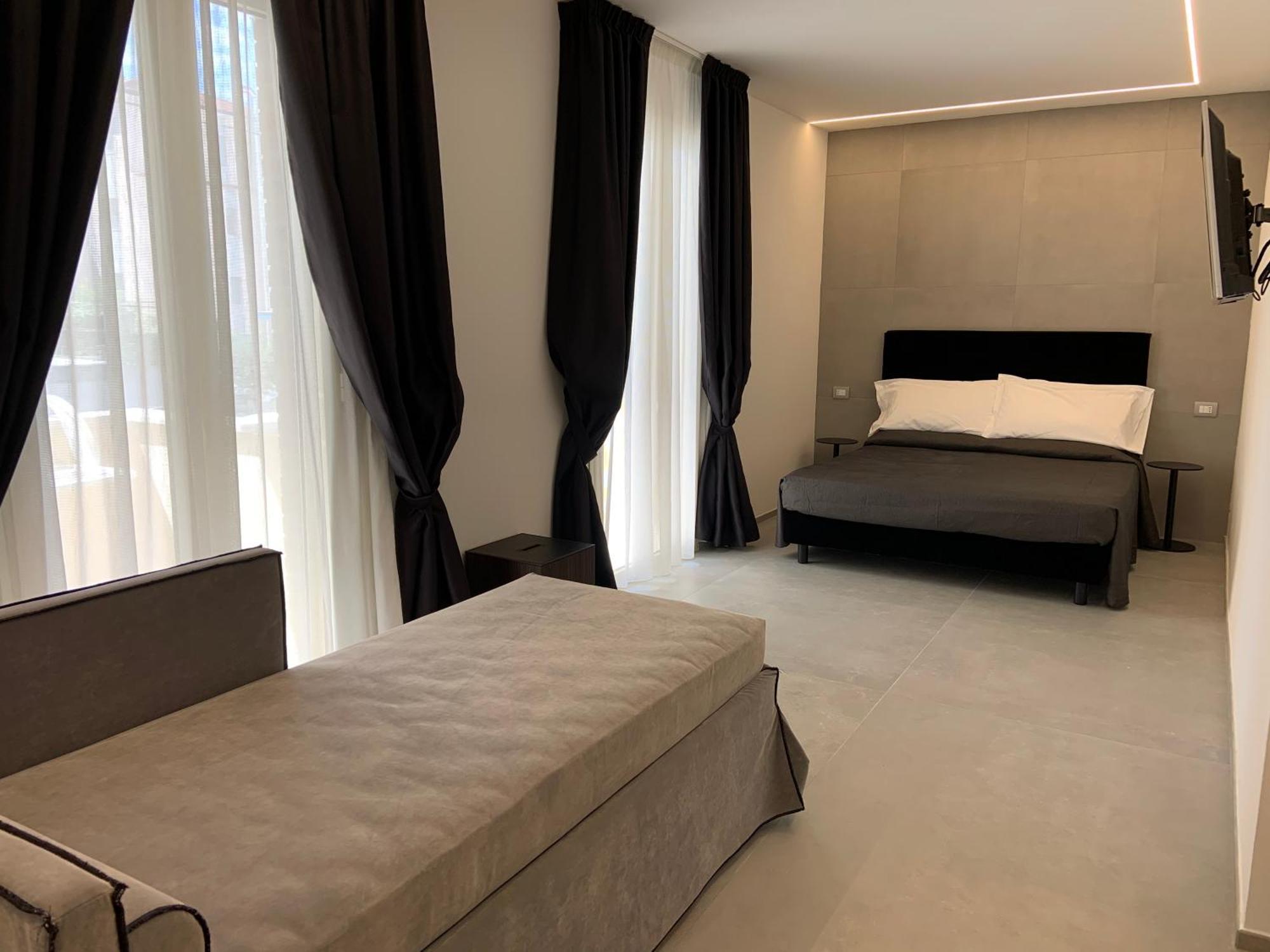 Hotel Commodore Червия Екстериор снимка