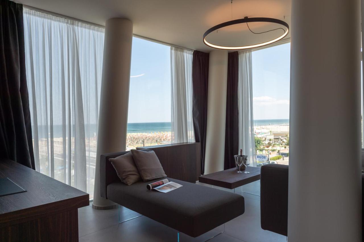 Hotel Commodore Червия Екстериор снимка