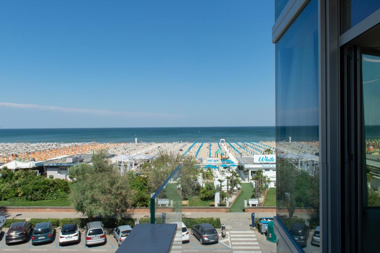 Hotel Commodore Червия Екстериор снимка