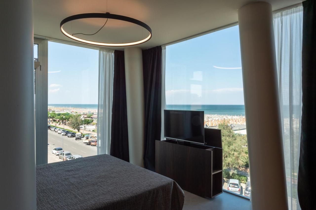 Hotel Commodore Червия Екстериор снимка