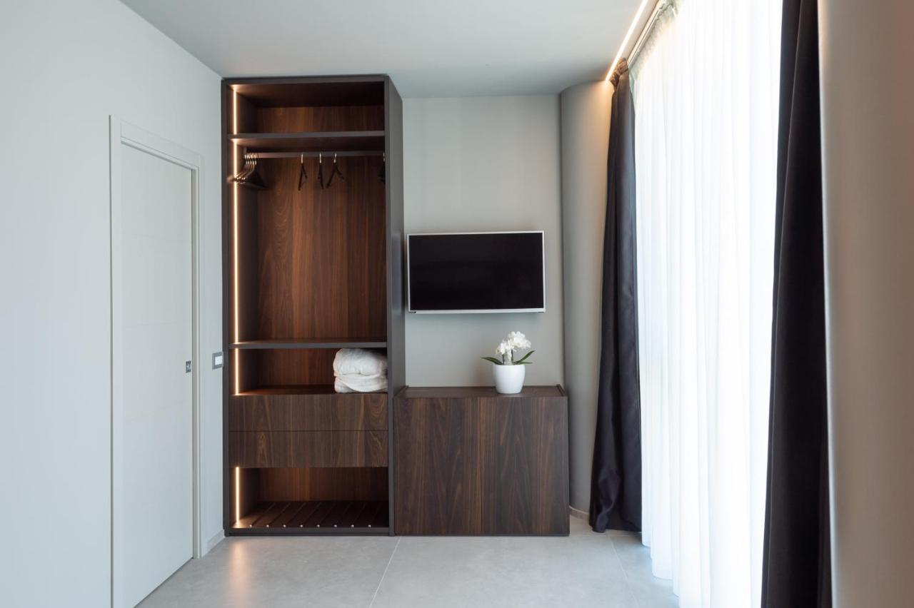 Hotel Commodore Червия Екстериор снимка