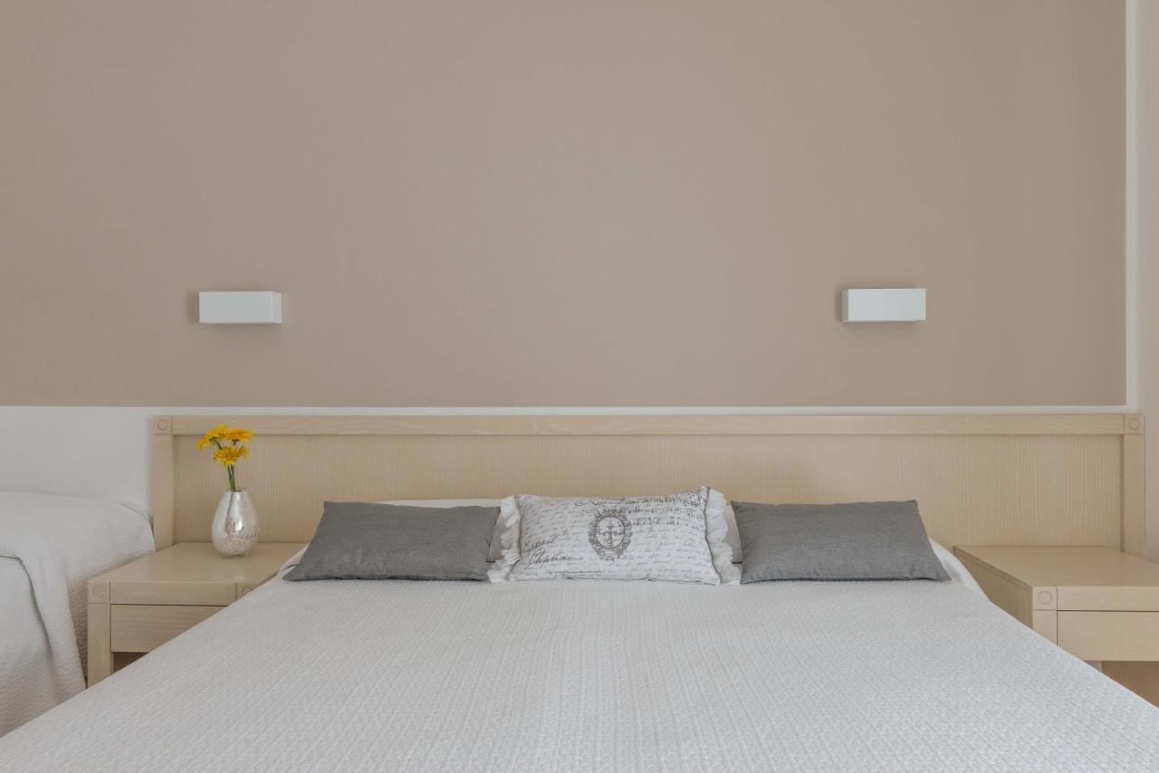 Hotel Commodore Червия Екстериор снимка