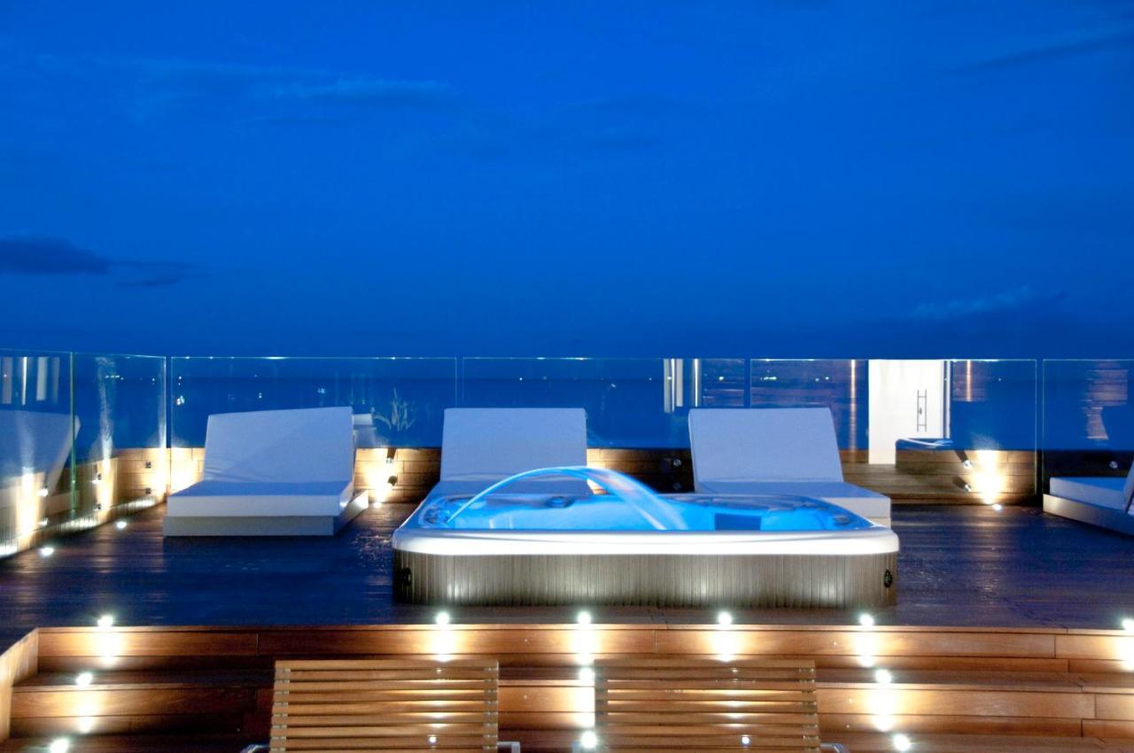 Hotel Commodore Червия Екстериор снимка