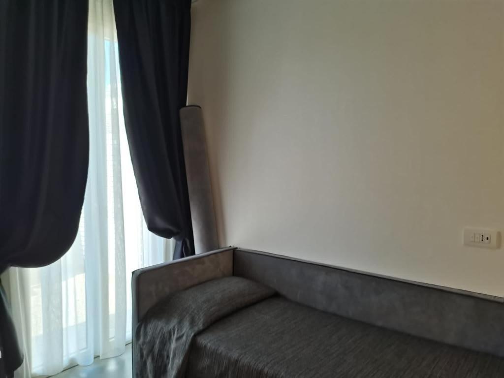 Hotel Commodore Червия Екстериор снимка