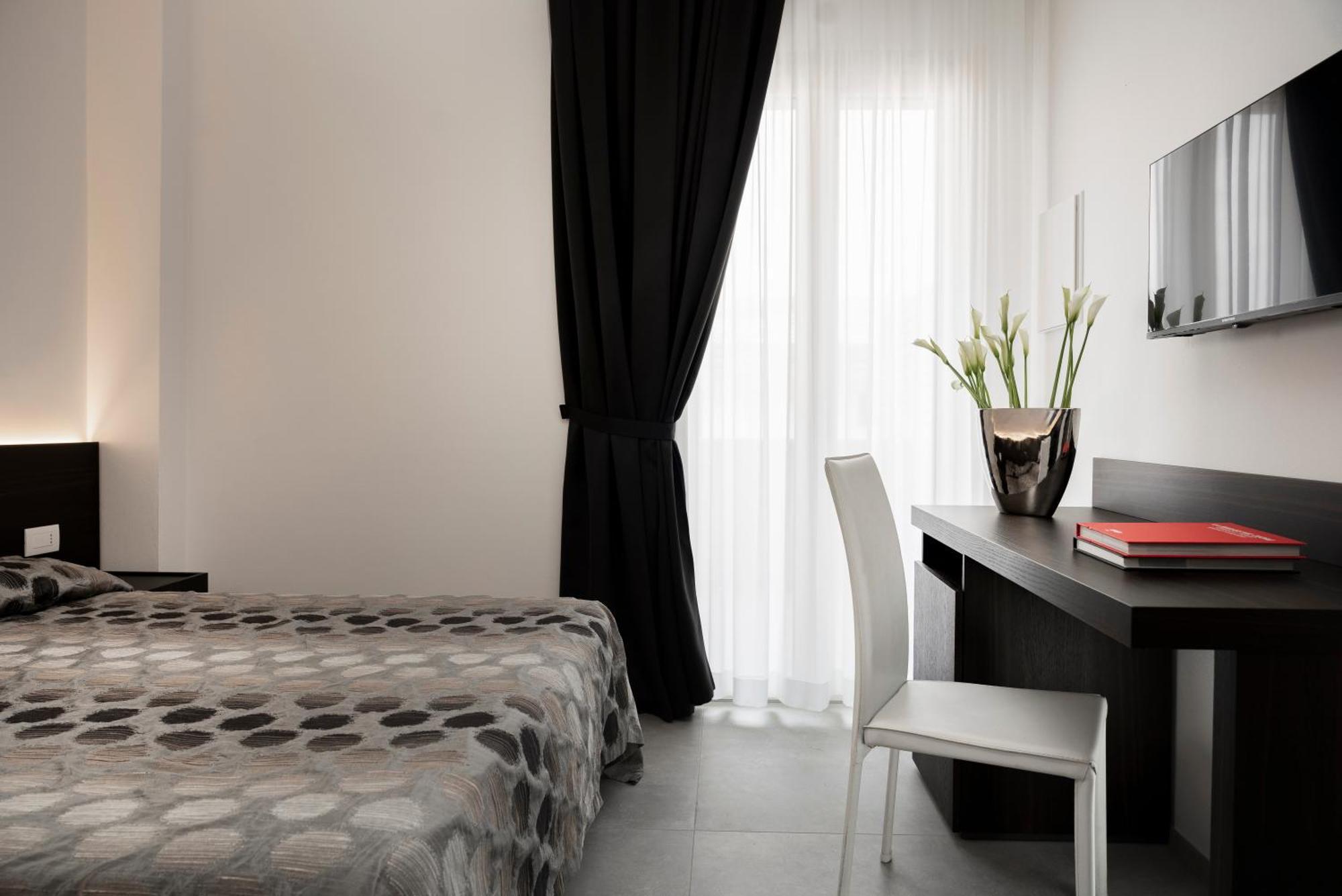 Hotel Commodore Червия Екстериор снимка