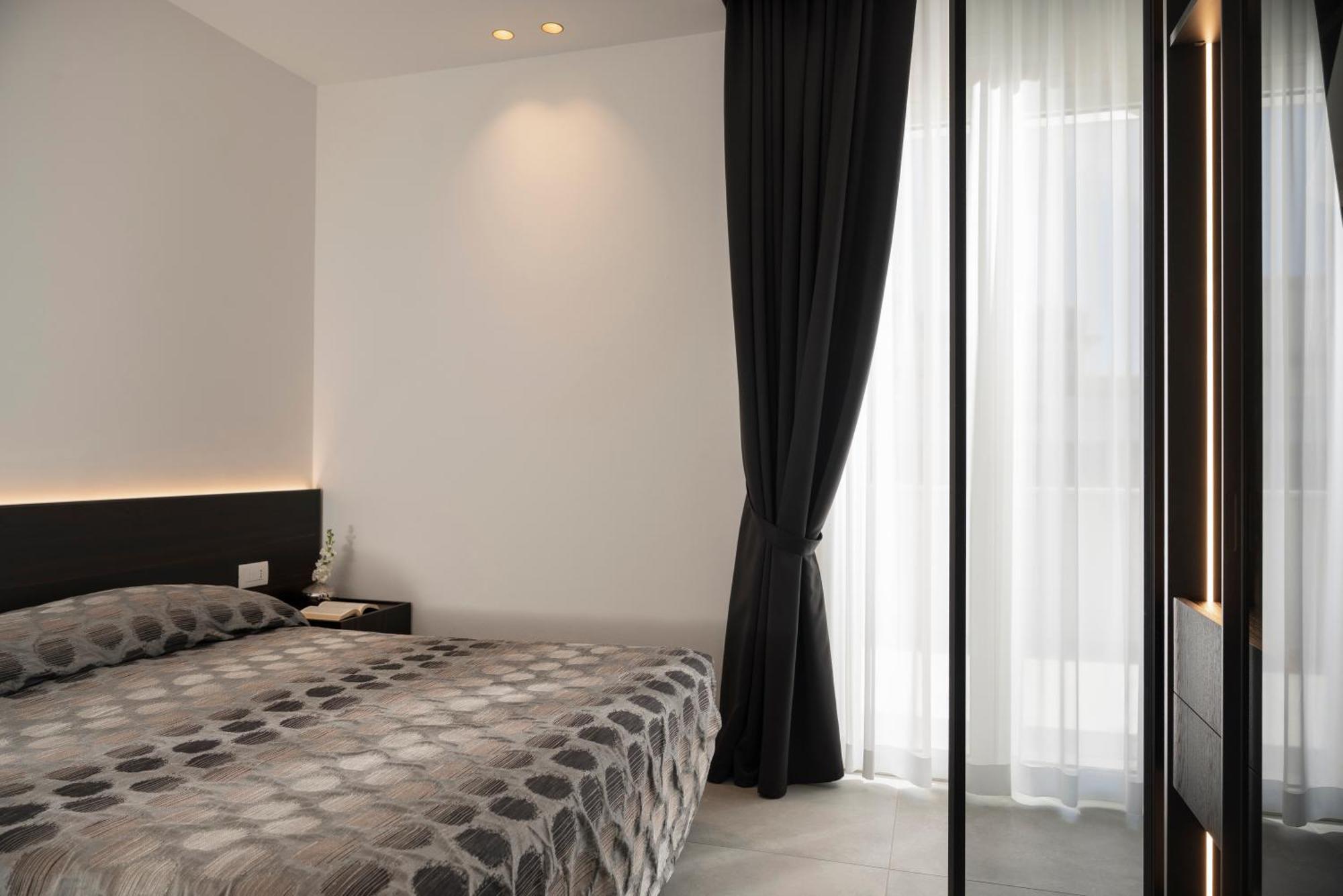 Hotel Commodore Червия Екстериор снимка