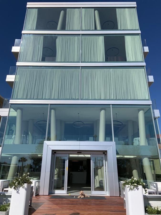 Hotel Commodore Червия Екстериор снимка